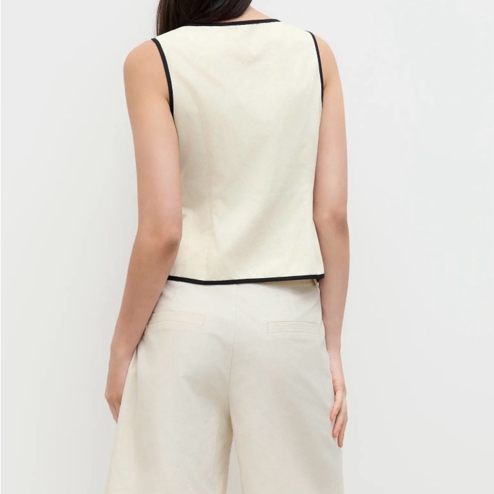 Cider Cream Sleeveless Peplum Top with Black Piping - Picture 2 of 5